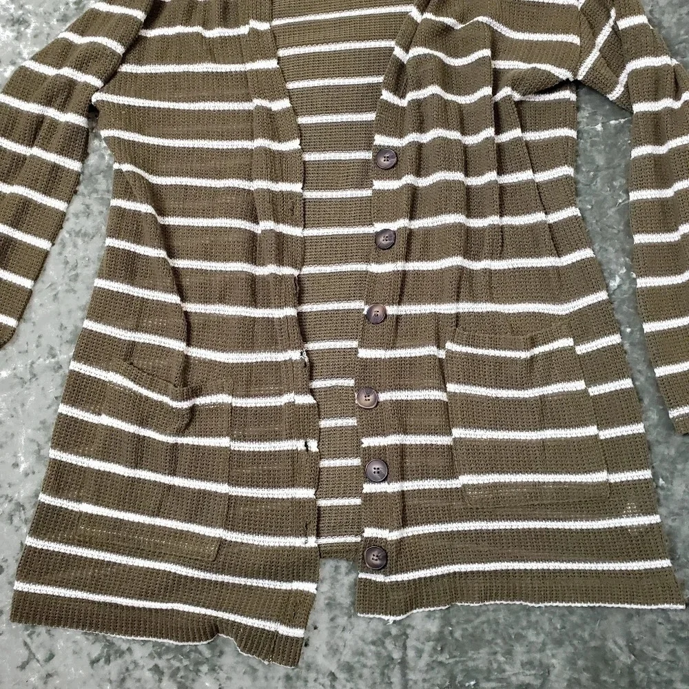 Socialite Striped Knit Button Front Cardigan‎